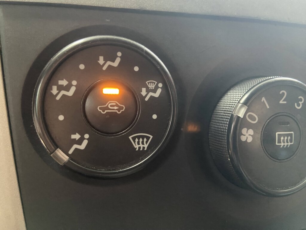 recirculation mode recirculation button from the air conditioner of a vehicle